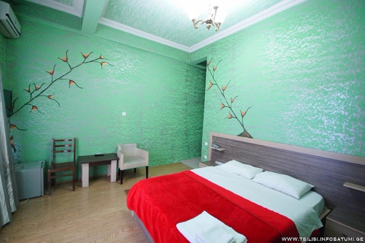 Hotel Vakhtanguri Batumi Exterior photo