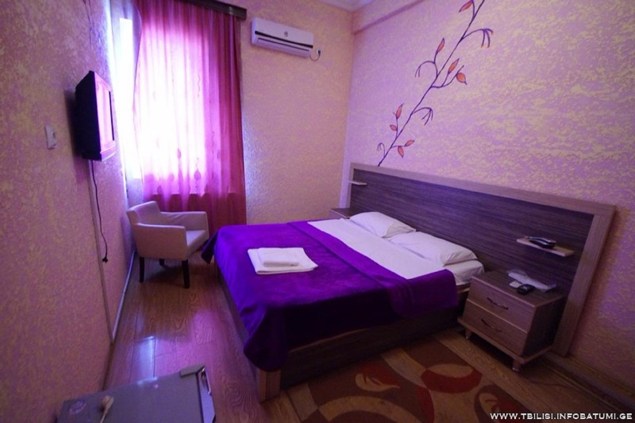 Hotel Vakhtanguri Batumi Exterior photo